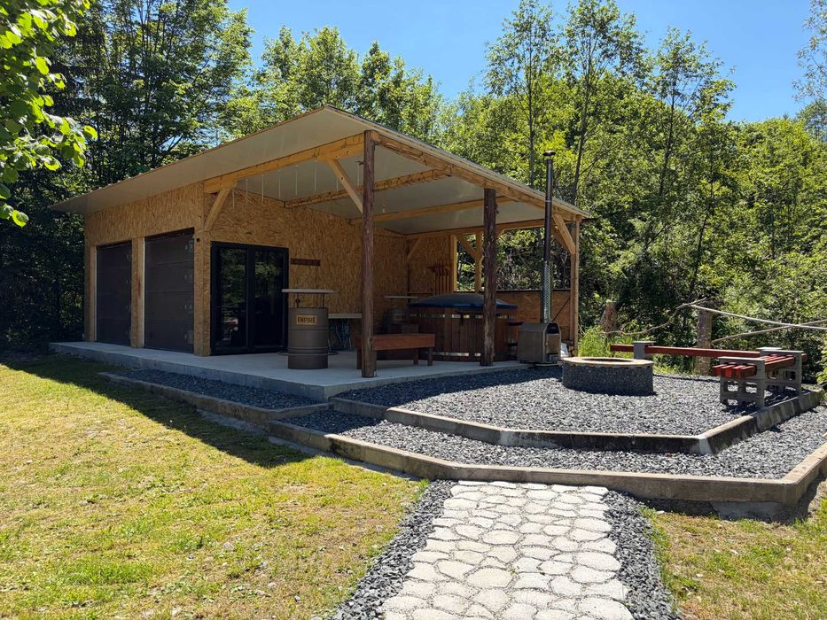 Cabană de închiriat Valea Avrigului | Ciubăr acoperit | Foișor | Acces la râu | 3 camere.