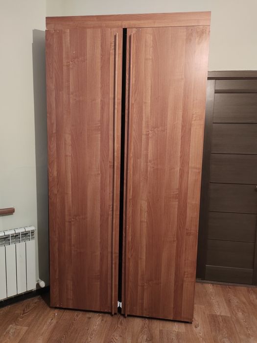 Продам двухстворчатый шкаф.