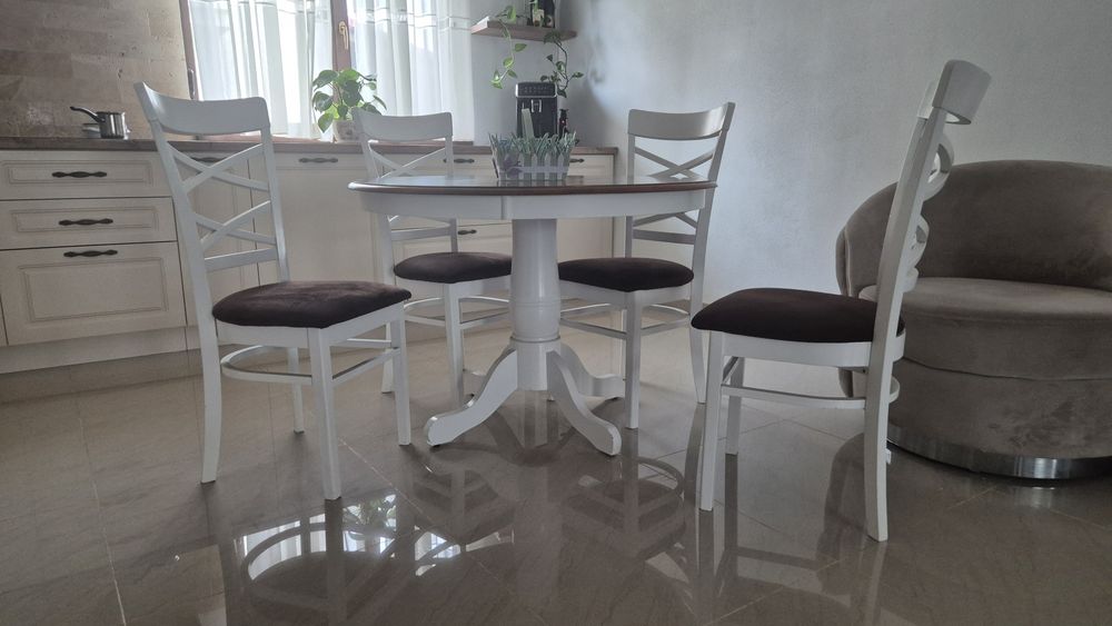 Masa Eveline rotunda cu 4 scaune living/ bucatarie  Mobexpert