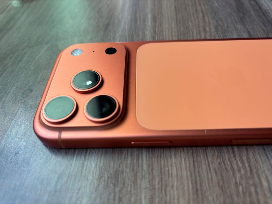iPhone 17 Pro 256GB – Cosmic Orange