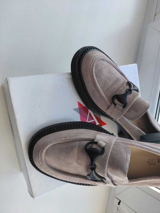 Кроссовки. Босоножки. Туфли