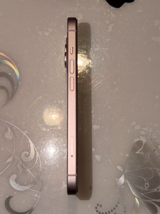 Продавам Iphone 15 128GB