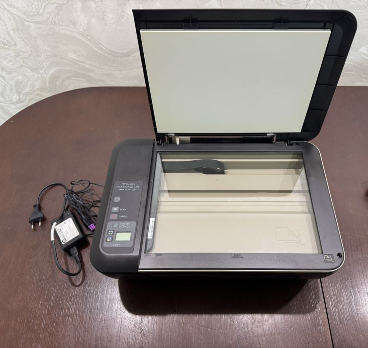Продам принтор цветной hp 2515