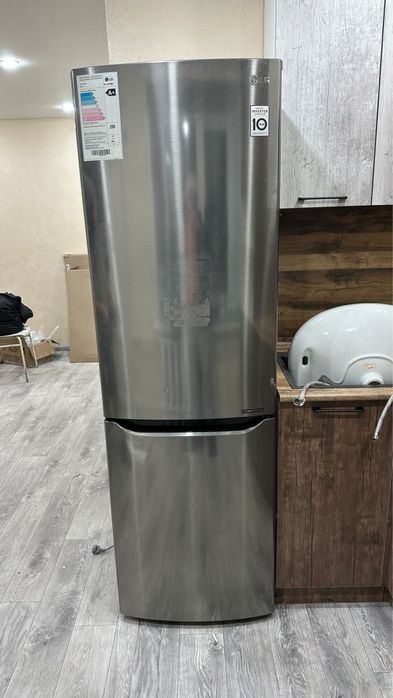 Продам холодильник LG