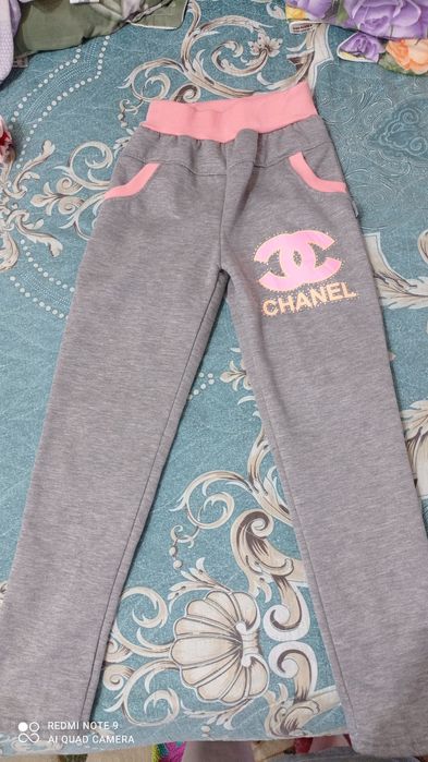 Вещи на девочку 6-8 лет в хорошем состоянии.Цена за одну.