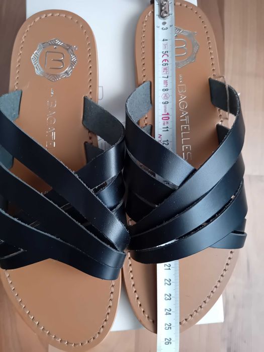 Les Bagatelles Нови сандали и чехли N38