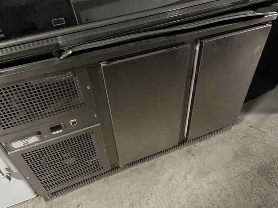 Нова хладилна маса 2 врати