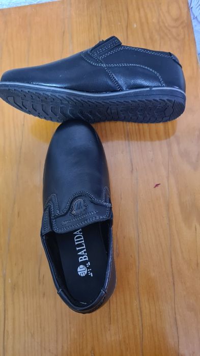 Продам туфли классические для мальчика.