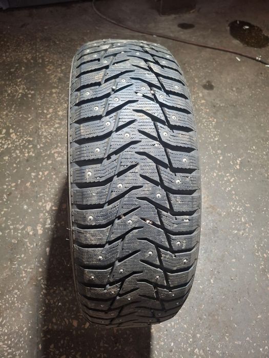Продам зимние шины 235/60R18