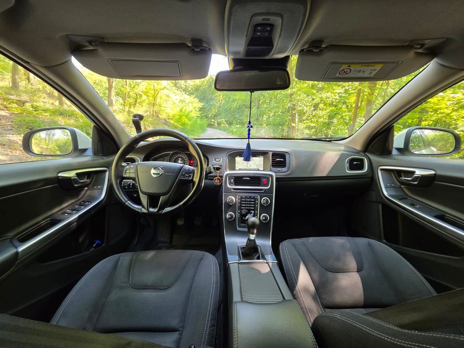 Volvo V60 (2015) • 1.6 Diesel (115 CP) • Alb Perlat