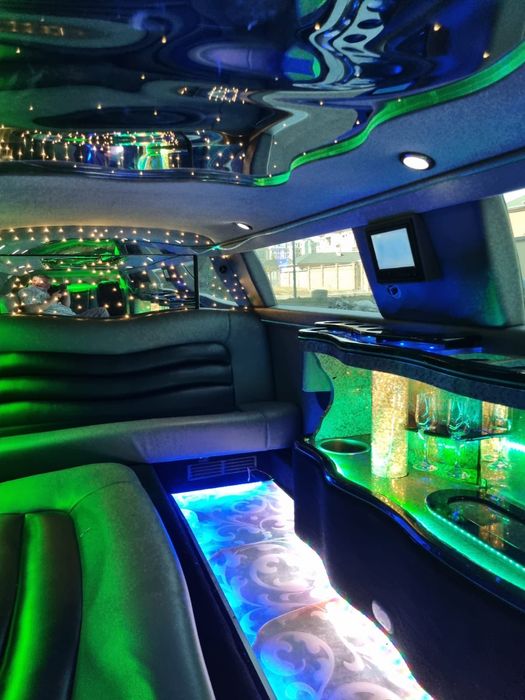 Прокат лимузин-джип