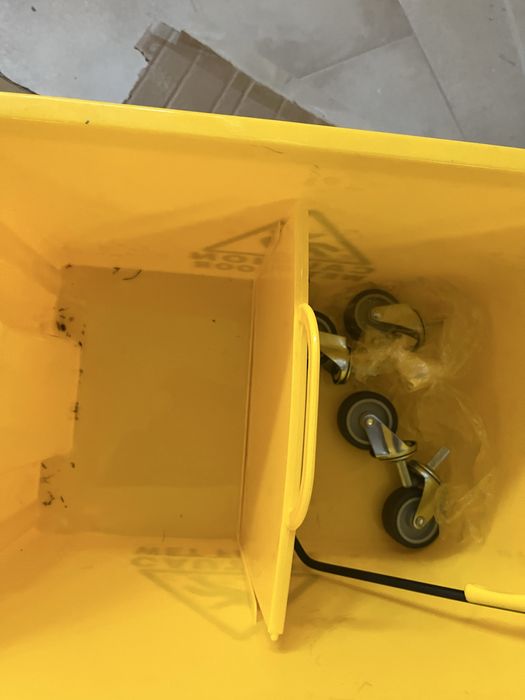 професионална кофа с колела