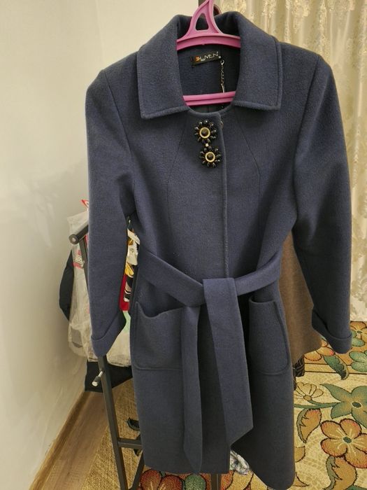 Продаётся  зимние женские  пальто .