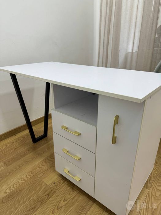 Продается мебель в салон красоты