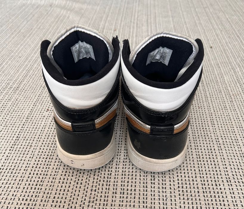 Nike Air Jordan 1 Mid SE Black/White/Metallic Gold – Mărimea 40