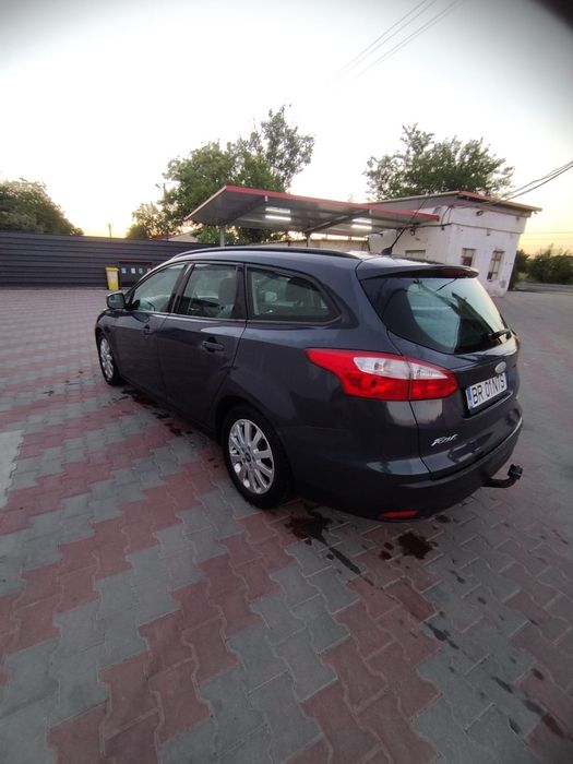 Ford focus an 2012 benzina  2200 euro