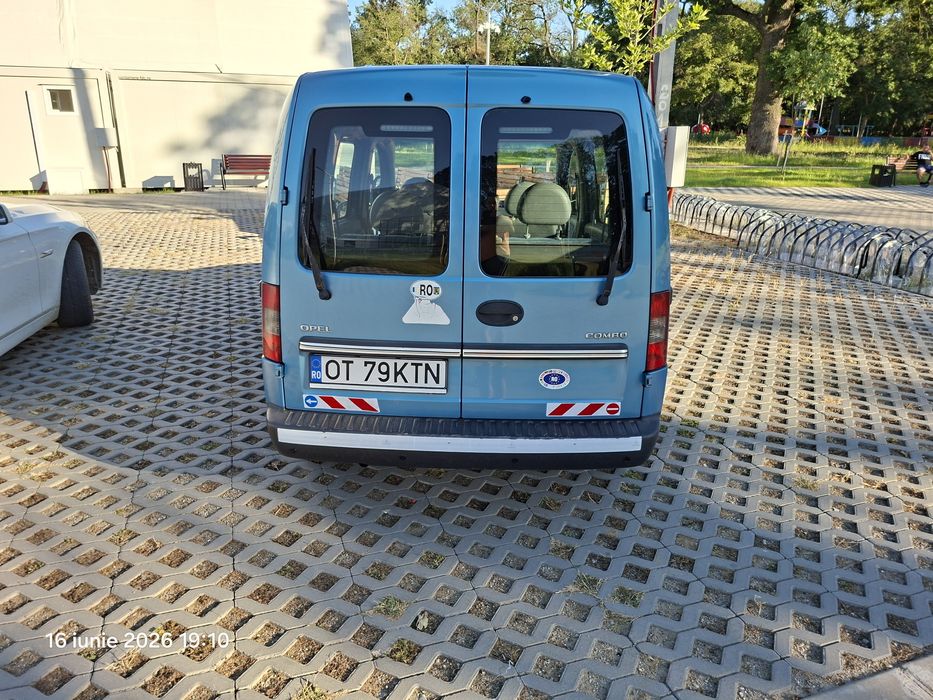 Vând Opel Combo c an 2002