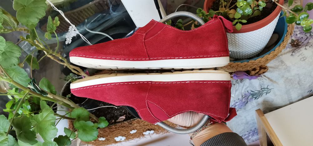 Червени обувки Think! 37.5н.Естествена велур