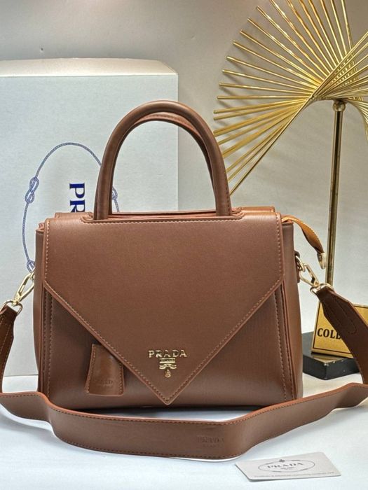 Geanta Prada noua !!! Dimensiuni 26/20 !!!