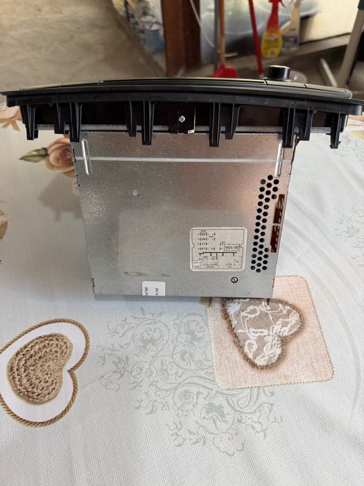 Vand CD player auto  cu radio  ca nou