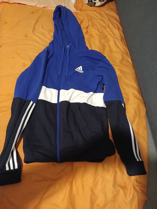 2 Hanorace originale cu Glugă original Puma și  Adidas mărimea M in stare foarte bună.