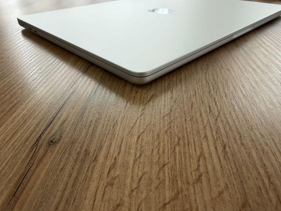 MacBook Air 15" M4 Chip 10-CPU, 10-GPU, 16GB RAM, 256SSD