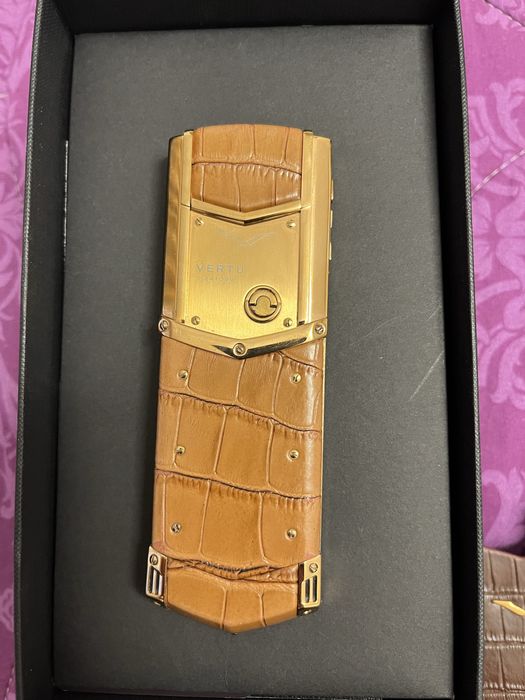 Продам телефон Vertu
