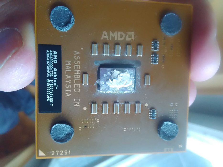 Процесор, DDR SDRAM памет и др. от стар геймърски компютър