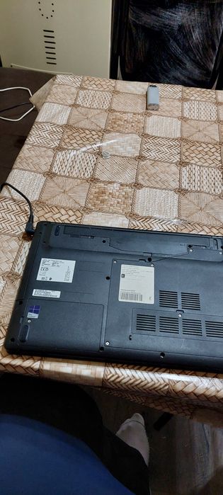 Лаптоп i3 8 RAM без HHD на части