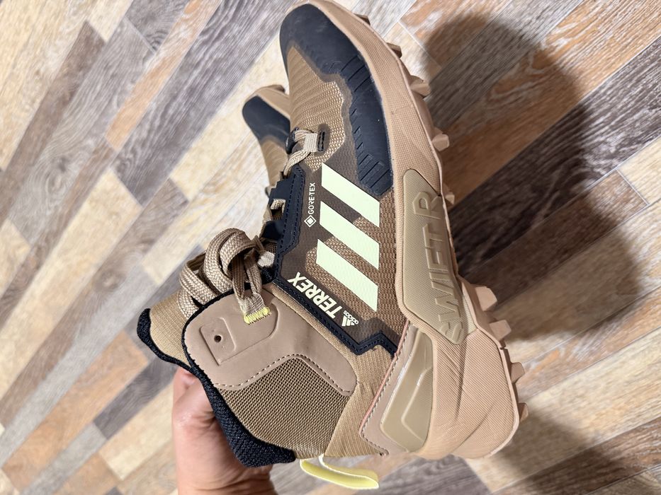 Ботинки Adidas 39 осень-зима