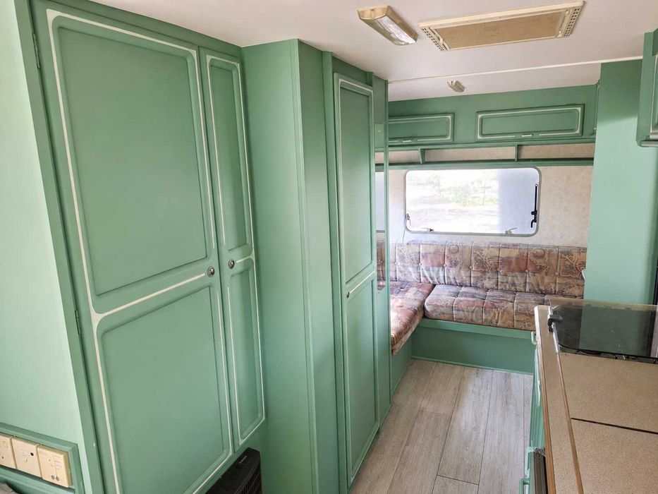 Каравана Coachman 2003 г. – 4 места, голям форселт, UK документи и платено мито