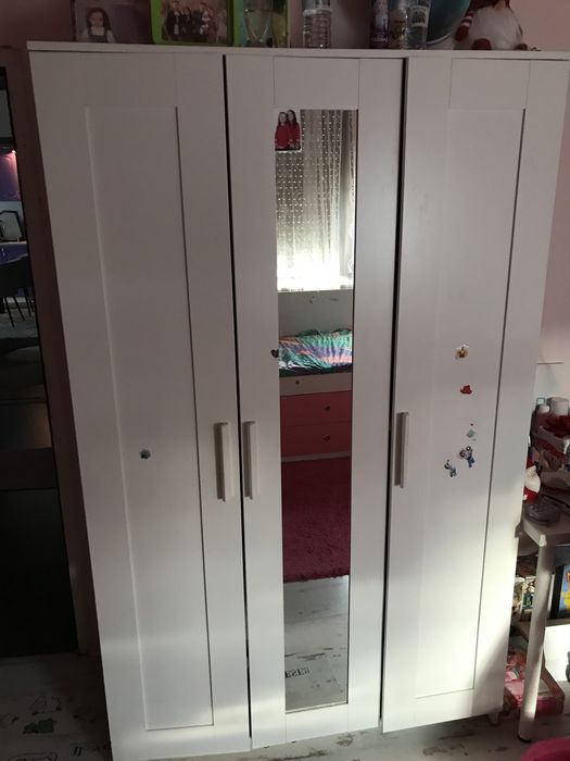 Мебели за детска стая;две креватчета с матрак,Гардероб,може и ламината