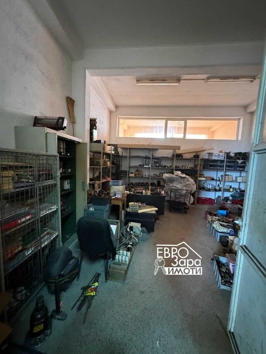 Промишлена сграда с офиси под наем