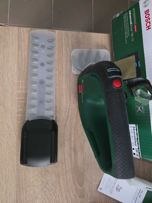 Foarfece de iarba fara fir Bosch AdvancedShear 18V-10 - fără baterie