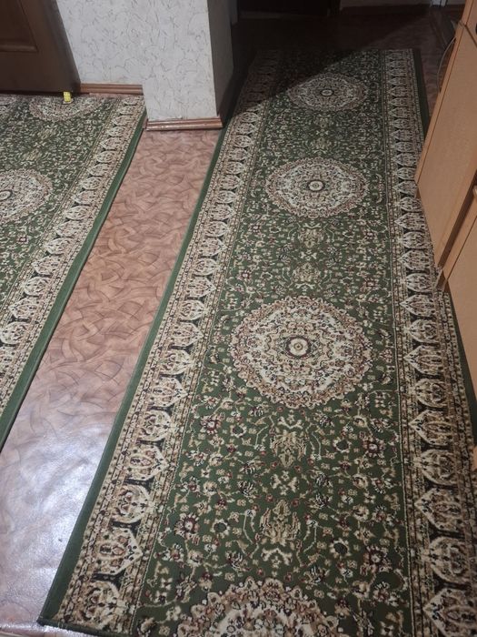 Продам 2 ковра и 2 дорожки