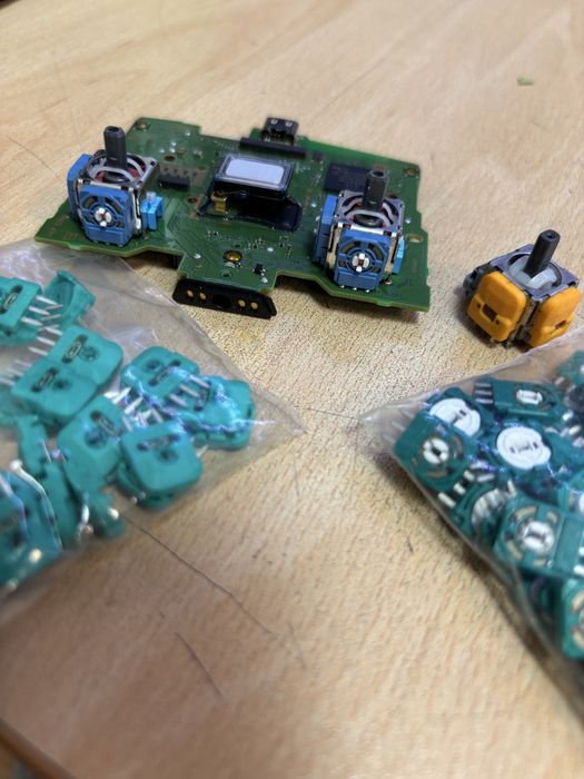 Ремонт джойстици PS5 и PS4, Xbox. Експресно!!!