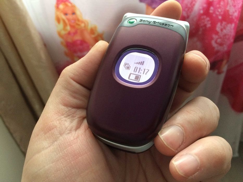 Telefon de colectie Sony Ericsson Z300I functional.Cititi tot anuntul.