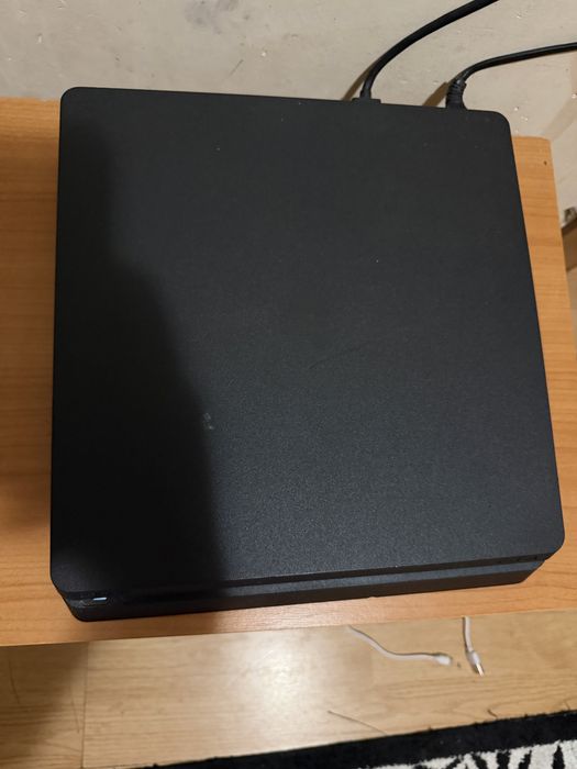 Ps4 silm 500gb 2 manete 6 jocuri impecabil