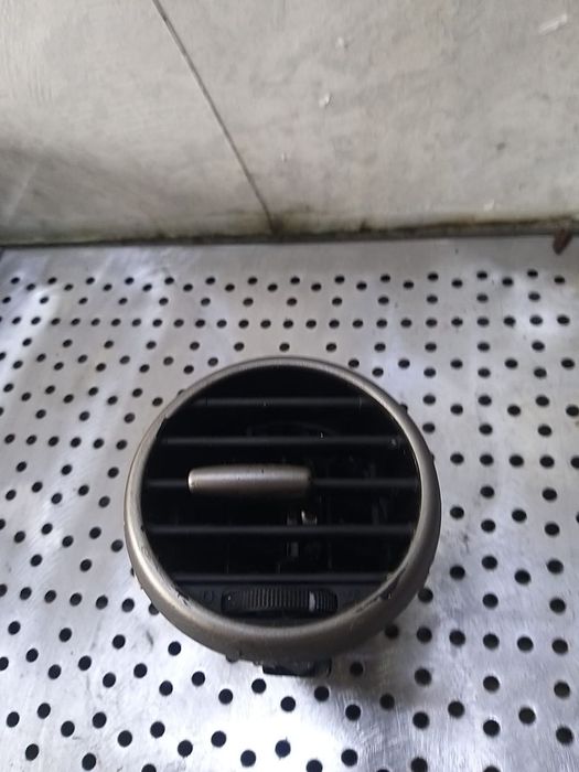 Grila ventilatie bord stanga seat altea 5p 5p0819203