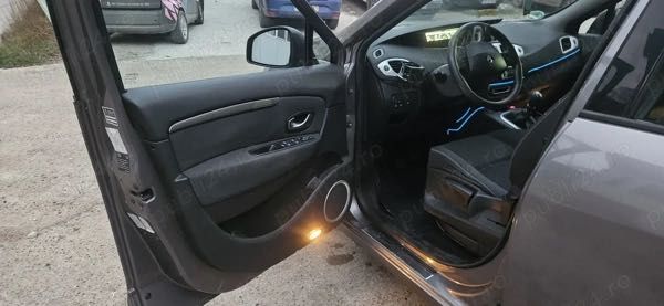 Vând Renault Megane Grand Scenic