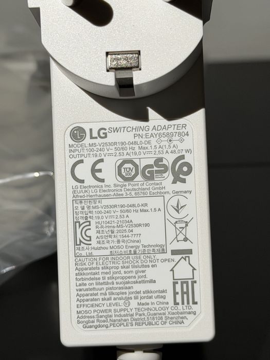 Alimentator LG 19 V 2,53 A