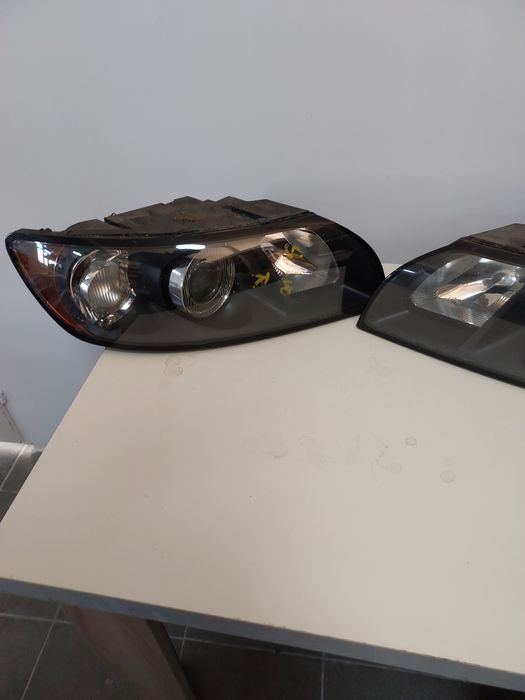 Far Stanga Dreapta Volvo S40 V50 negru si pe gri European