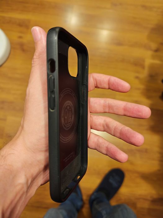 Spigen кейс за iPhone 14