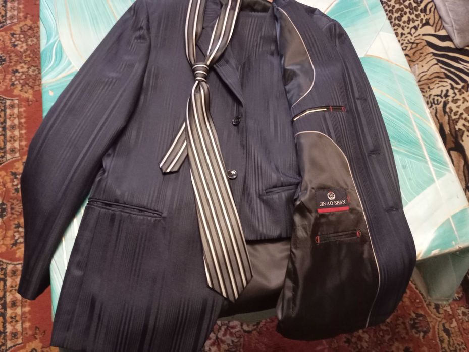 Продам костюм мужской