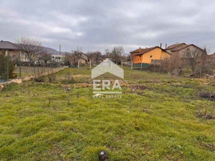 ЕКСКЛУЗИВНО! Урегулиран поземлен имот на 300 м от центъра на гр. Сувор