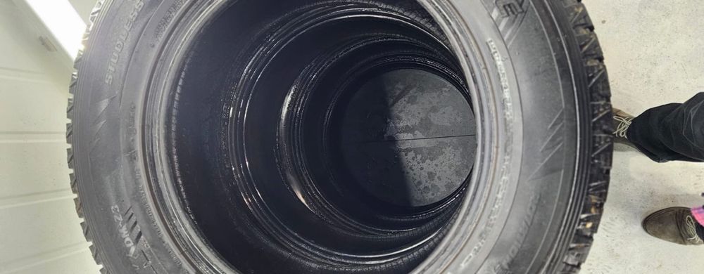 Bridgestone 275/60/18 зимние липучки