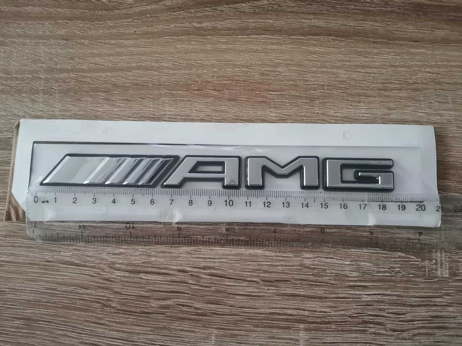 Mercedes Benz AMG сребриста емблема с черен кант