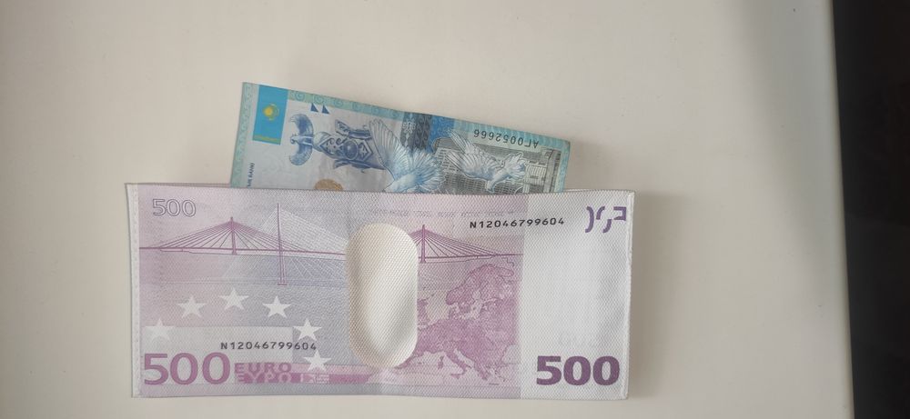 Кошельки в виде банкнот