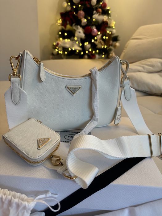 Бяла дамска чанта PRADA RE EDITION 2005