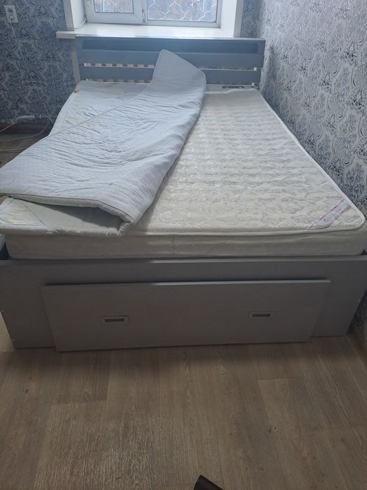 Двуспальная кровать